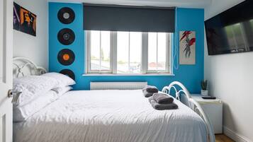 Habitación básica doble, baño privado (double) | Sistema de insonorización, tabla de planchar con plancha, wifi gratis