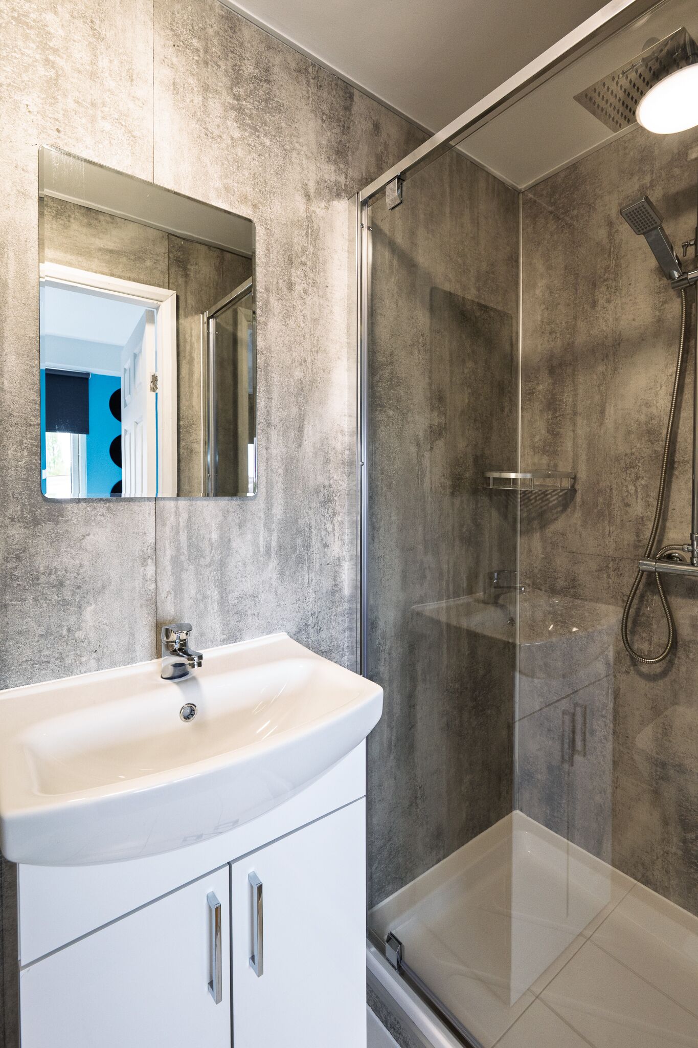 Basic Double Room, Ensuite (double) | Bathroom | Shower, towels, soap, shampoo