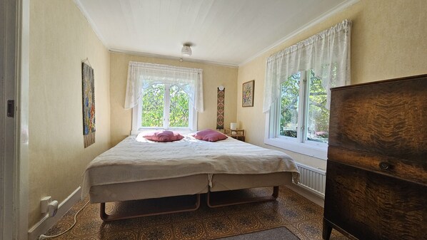 2 bedrooms, iron/ironing board