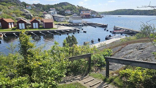 Cottage surrounded by peaceful nature in Tegneby | SE09146