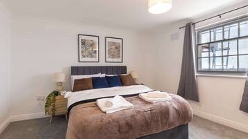 1 bedroom, desk, iron/ironing board, WiFi