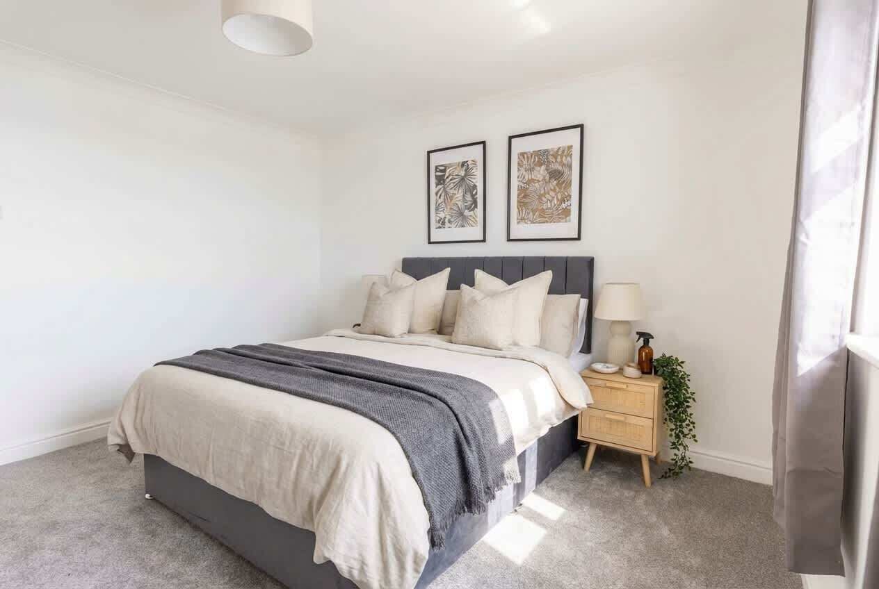 1 habitación, escritorio, tabla de planchar con plancha y wifi 