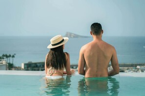 2 outdoor pools