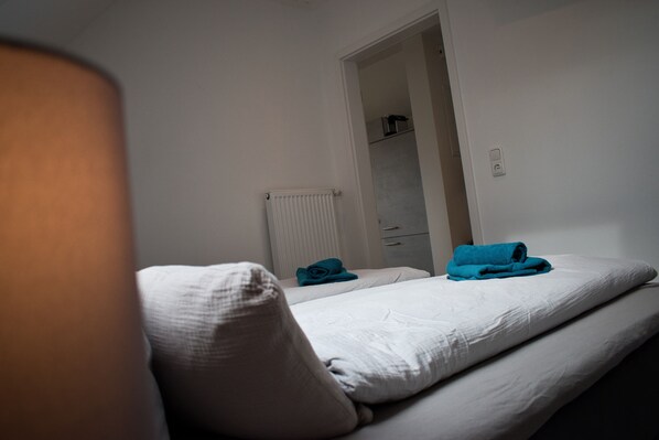 WiFi, bed sheets