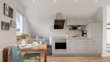 Fridge, oven, stovetop, dishwasher