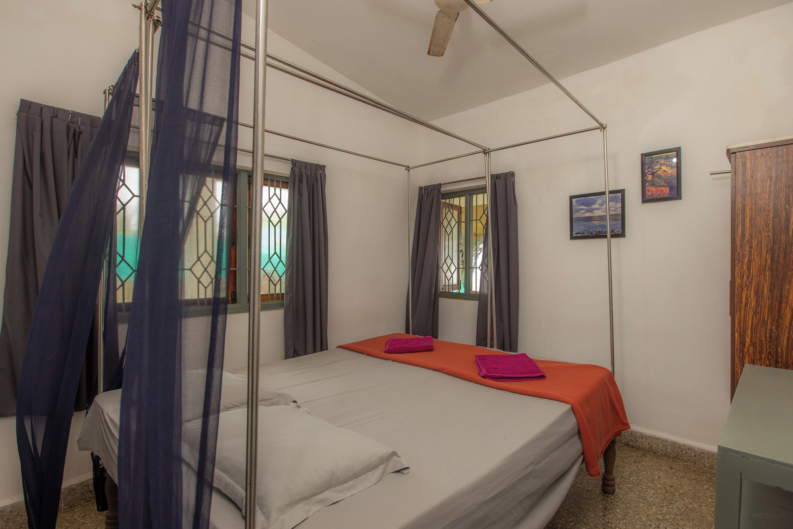 2 chambres, fer et planche à repasser, Wi-Fi, draps fournis