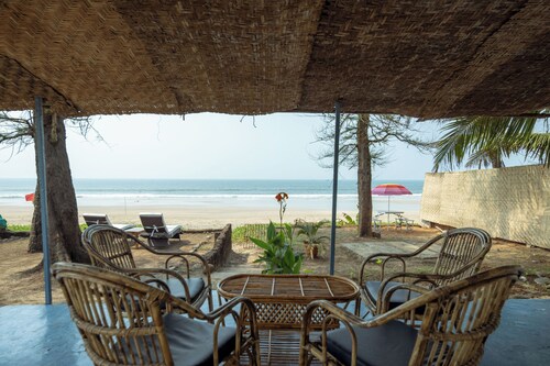 Charming 2-bedroom villa in on Talpona beach with AC, wifi, parking