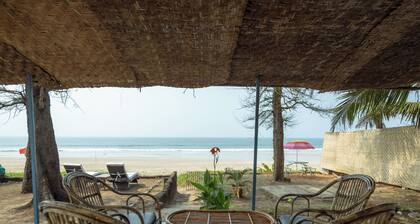 Charming 2-bedroom villa in on Talpona beach with AC, wifi, parking