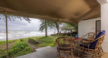 Charming 2-bedroom villa in on Talpona beach with AC, wifi, parking