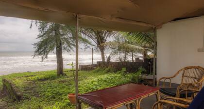 Charming 2-bedroom villa in on Talpona beach with AC, wifi, parking