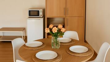 Comfort-Apartment | Wohnbereich | 21-Zoll-Flachbildfernseher mit Digitalempfang