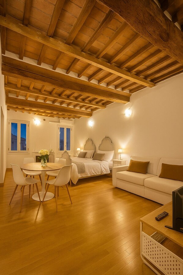 Comfort Double or Twin Room | Living area | 21-inch flat-screen TV with digital channels - Appartamento Ferraresi (San Felice sul Panaro)