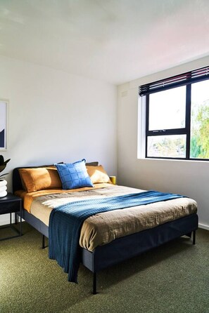 2 habitaciones, tabla de planchar con plancha, wifi y ropa de cama 