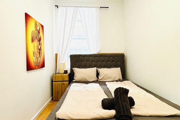 1 bedroom, bed sheets