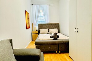 1 bedroom, bed sheets