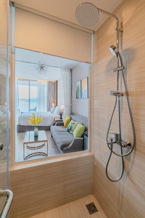 2 bedrooms, iron/ironing board, internet, bed sheets