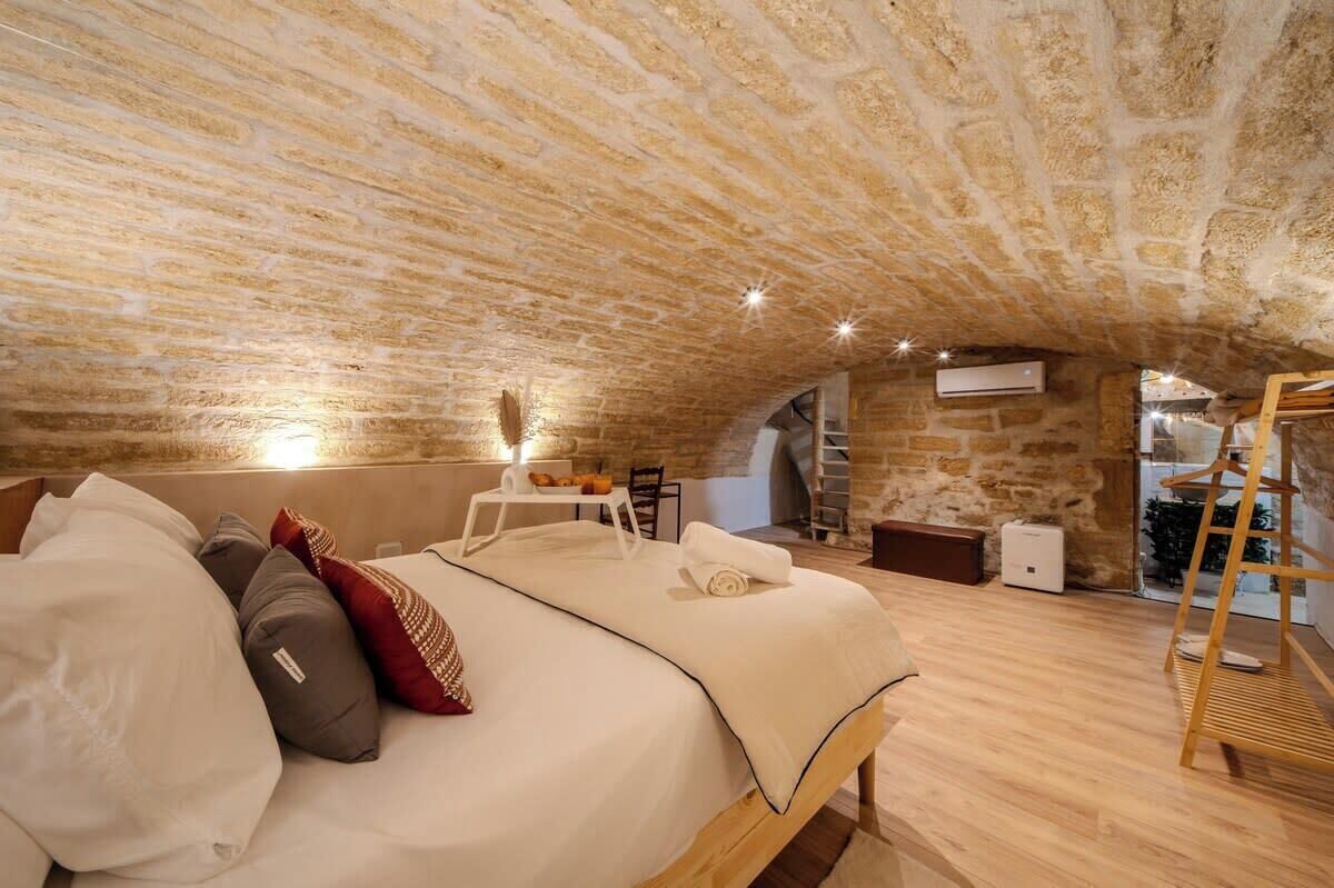 1 habitación, tabla de planchar con plancha, wifi y ropa de cama 