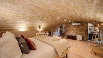 1 habitación, tabla de planchar con plancha, wifi y ropa de cama