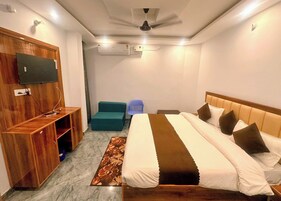 Deluxe Twin Room, Hill View | Free WiFi