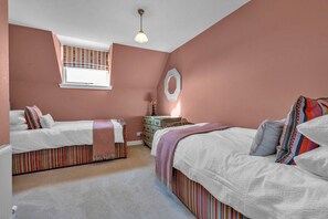 5 عدّة غرف نوم وواي فاي مجانًا وملاءات أسرّة