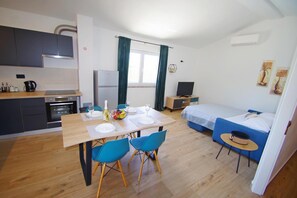 1 chambre, coffres-forts dans les chambres, fer et planche à repasser