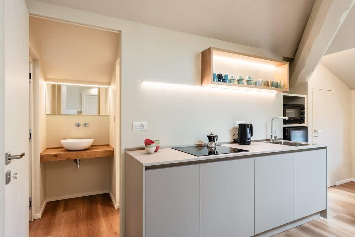 Fridge, oven, stovetop, dishwasher