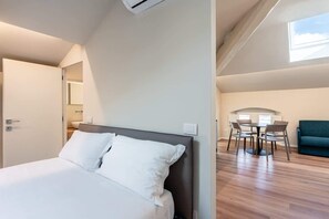 1 slaapkamer, een strijkplank/strijkijzer, gratis wifi, beddengoed