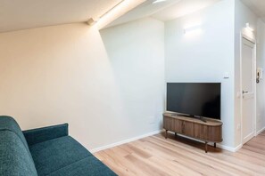 TV - Mansarda Norina - Affitti Brevi Italia (Lucca)