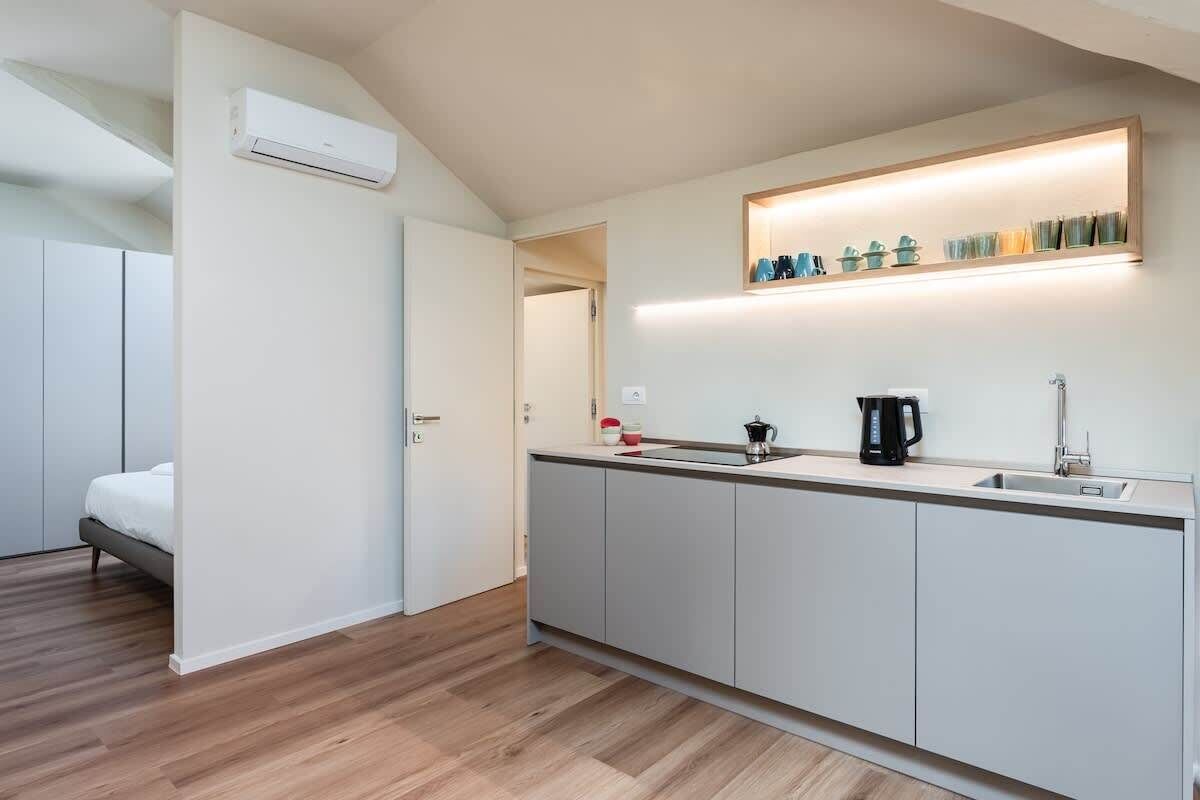 Fridge, oven, stovetop, dishwasher