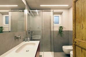 Apartment | Bathroom