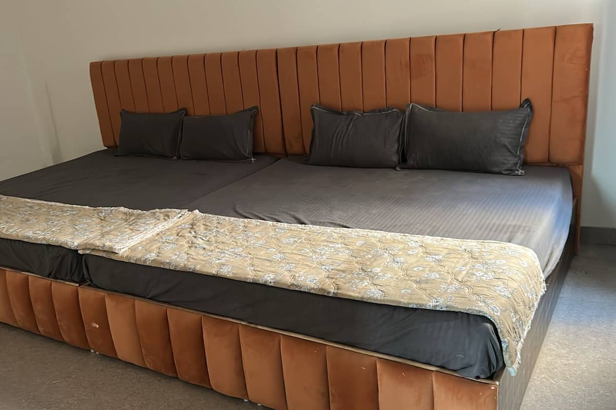 Habitación familiar | Camas extra gratis, wifi gratis y ropa de cama