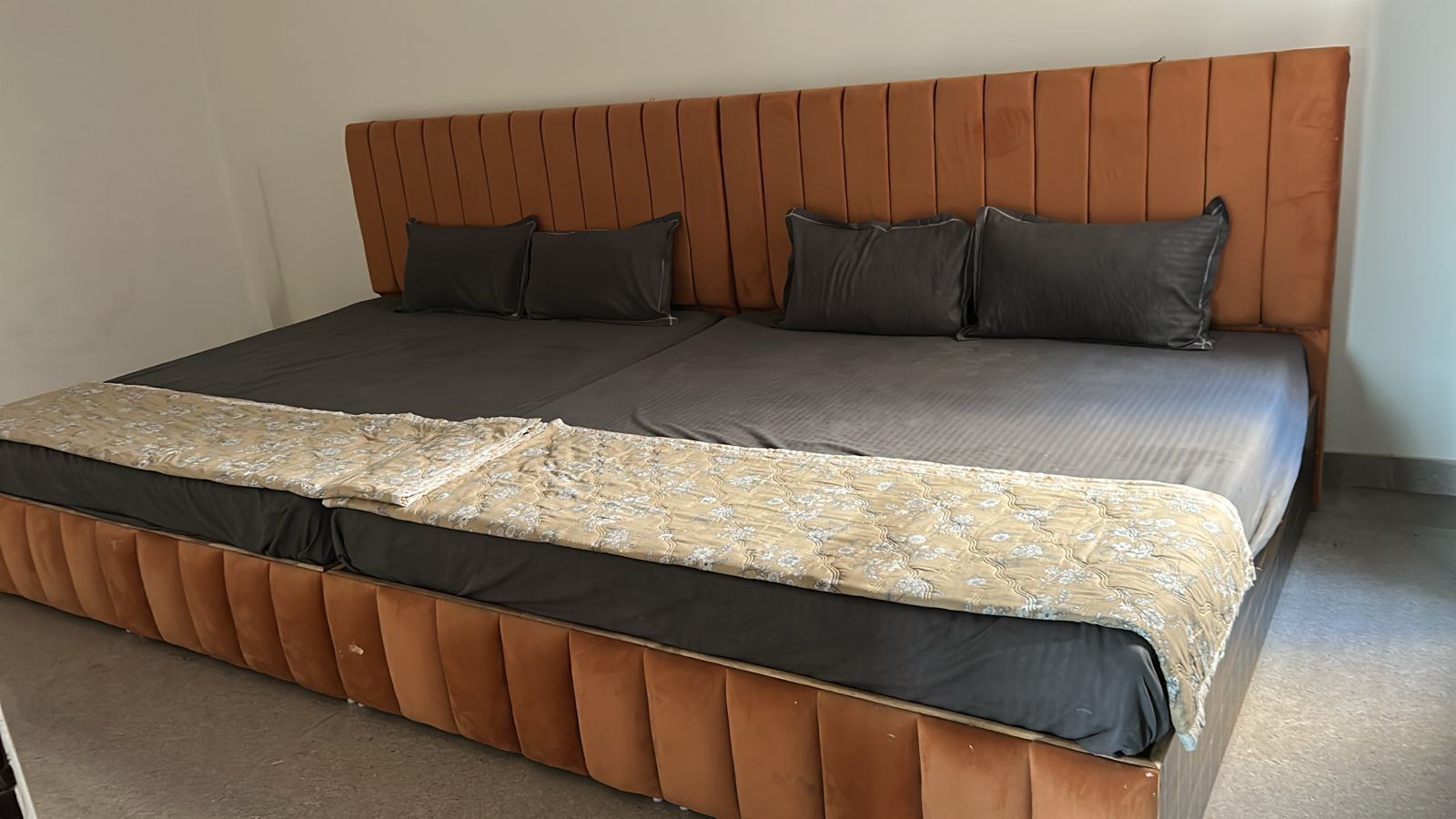 Family Room, Air conditioning | Desk, free rollaway beds, free WiFi, bed sheets