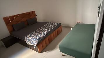 Double Room, Air conditioning | Desk, free rollaway beds, free WiFi, bed sheets