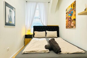 1 bedroom, bed sheets