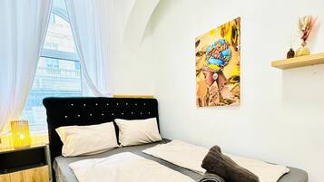 1 bedroom, bed sheets