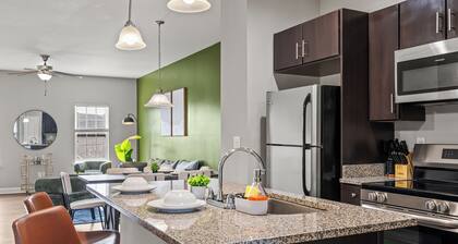 Upscale King 3BR Townhouse in Pineville