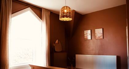 Boutique Apartment - Sleeps 6 & Free Parking