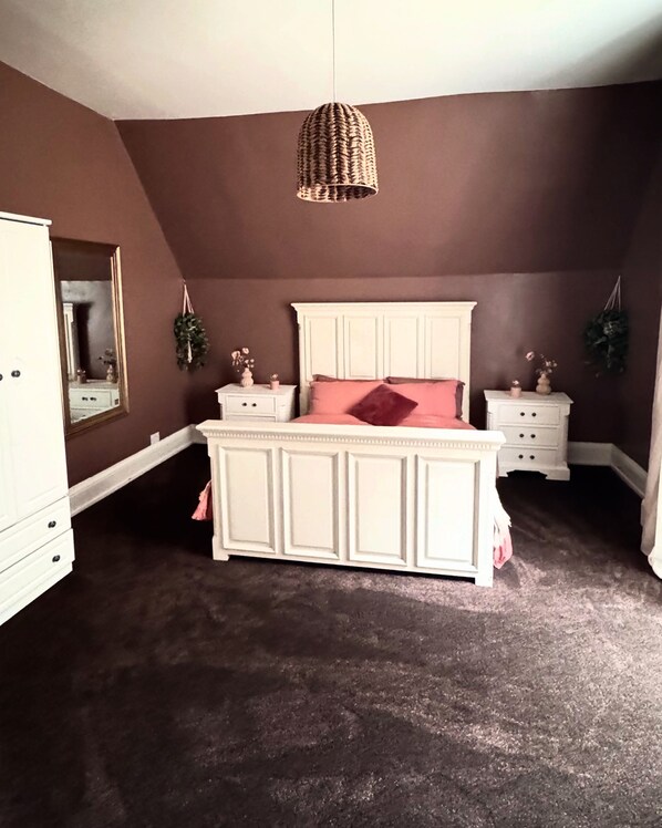 3 chambres, fer et planche à repasser, Wi-Fi gratuit, draps fournis