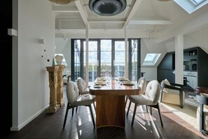 Luxury Studio | Living area