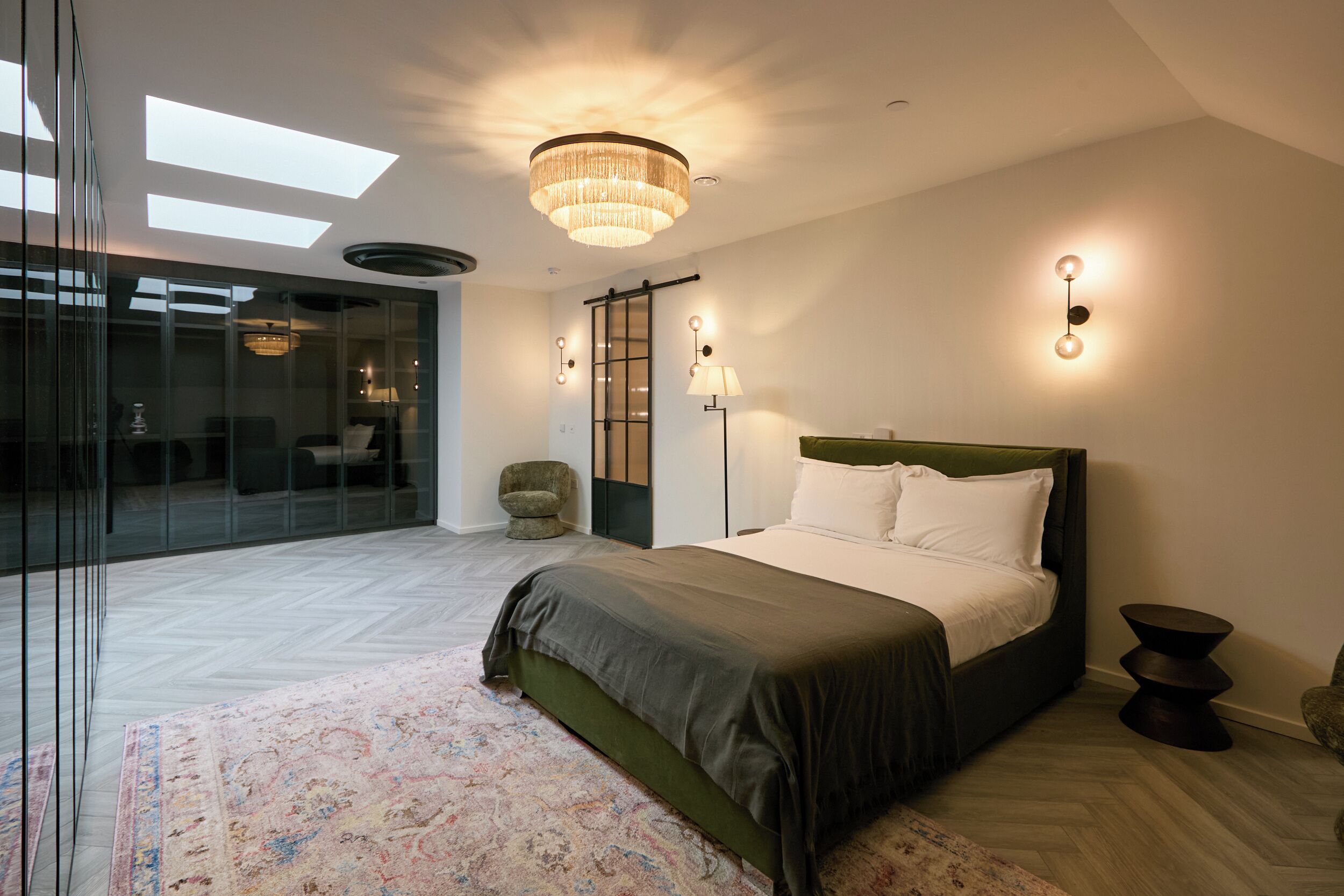 Laptop workspace, iron/ironing board, free WiFi, bed sheets