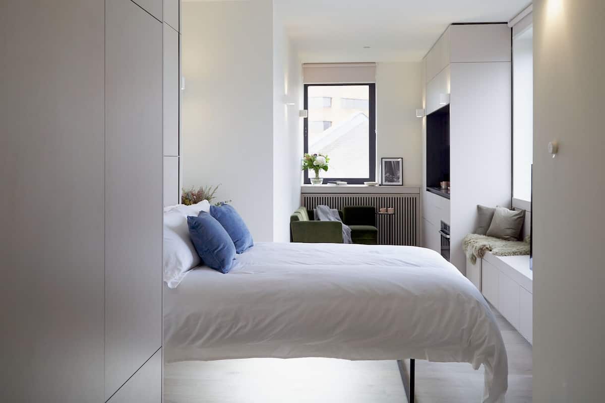 Standard Studio | Laptop workspace, iron/ironing board, free WiFi, bed sheets