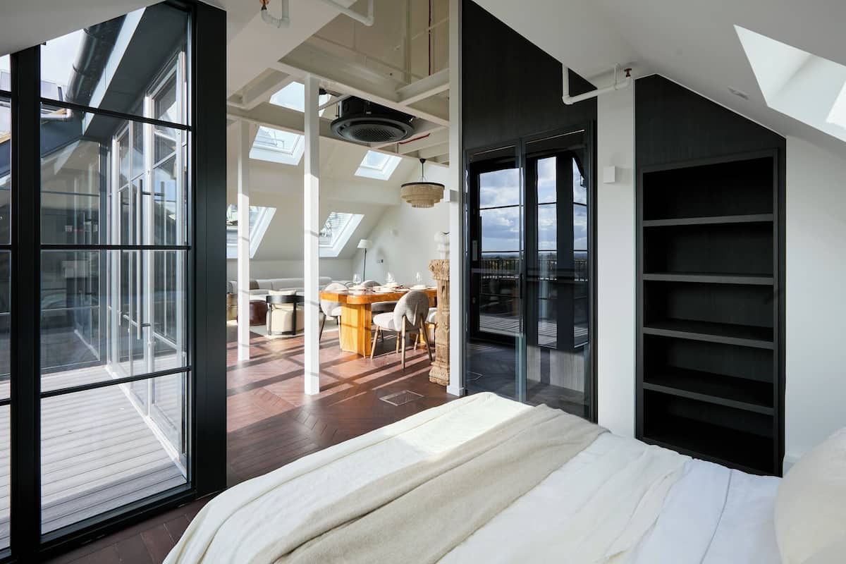 Penthouse Studio | Laptop workspace, iron/ironing board, free WiFi