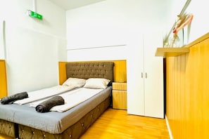 1 bedroom, bed sheets