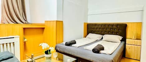 1 bedroom, bed sheets