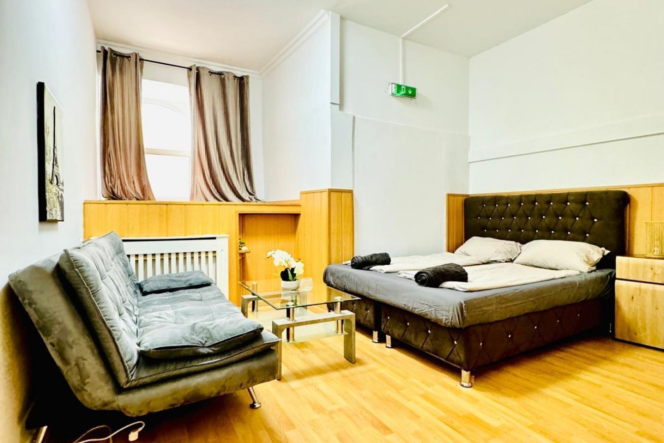1 bedroom, bed sheets