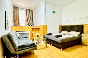 1 bedroom, bed sheets