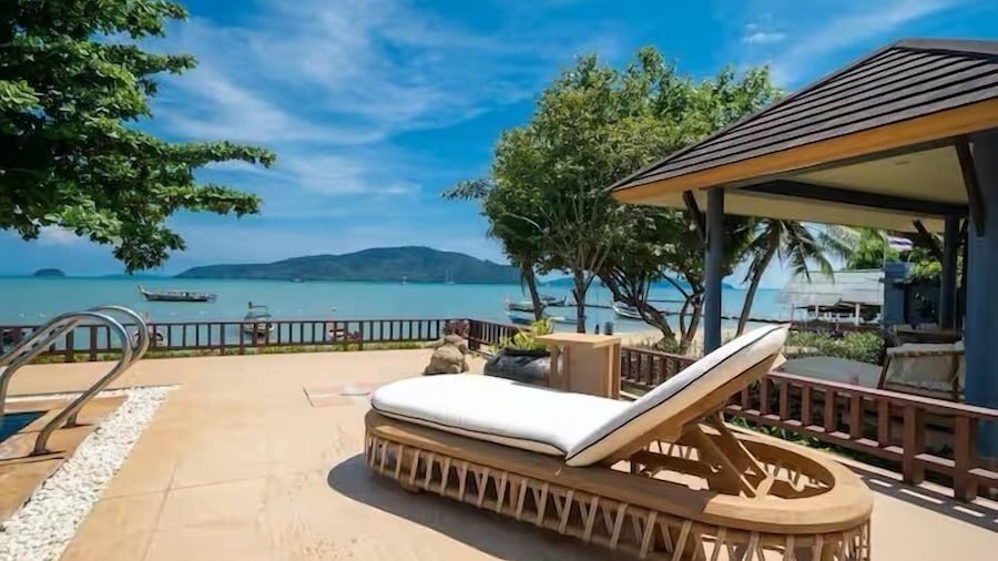 SeaView Villa Private Pool Table V195