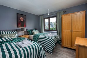 4 bedrooms, iron/ironing board, free WiFi, bed sheets