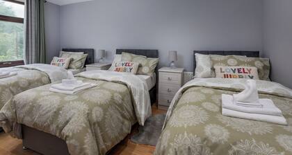 House -sleeps 8, Parking, Suitable for Contractors