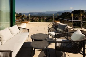 Apartamento panorámico, balcón, vistas a la montaña | Vistas desde la habitación